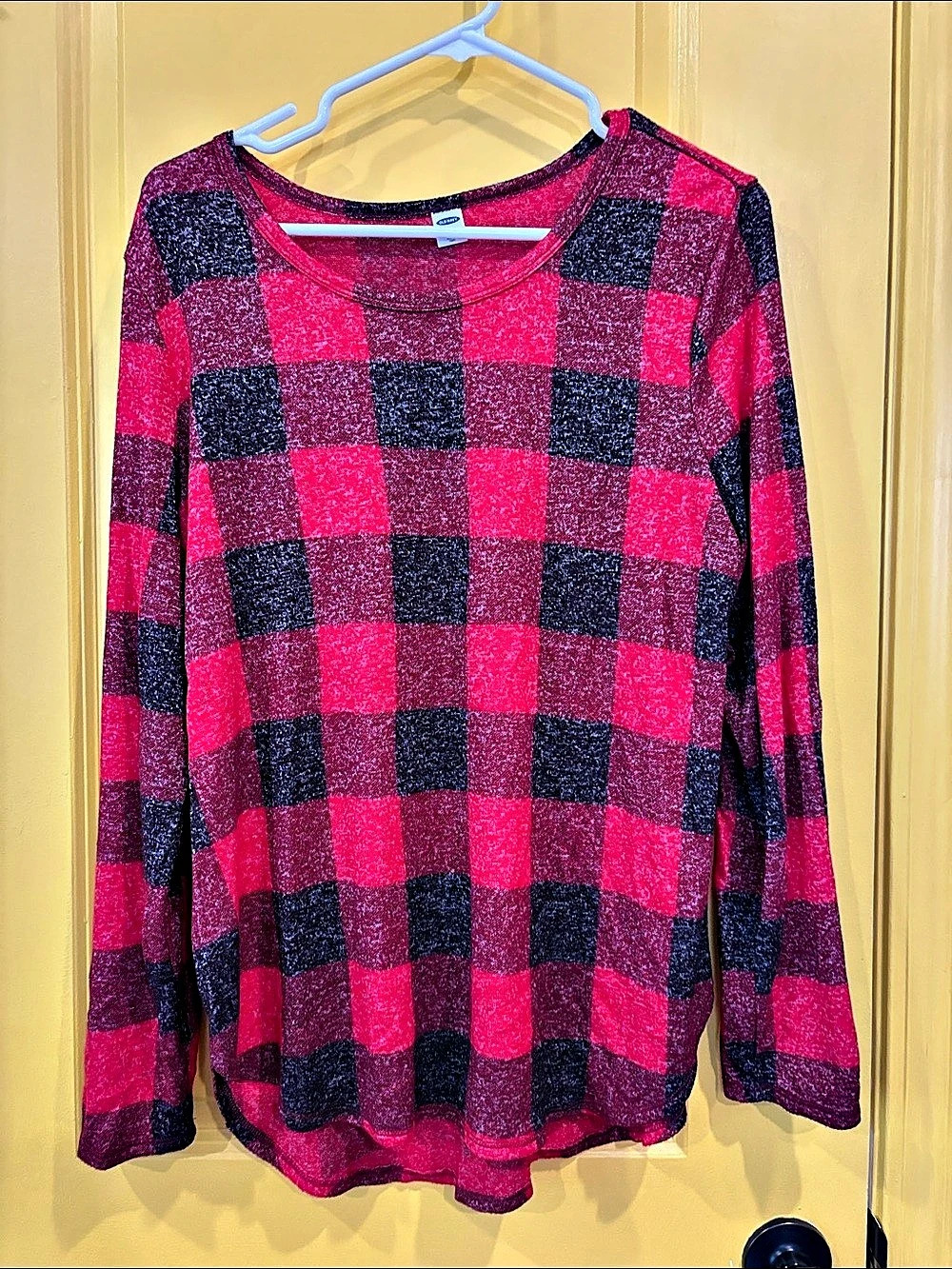 Old Navy Plaid Long Sleeve Top in Red & Black